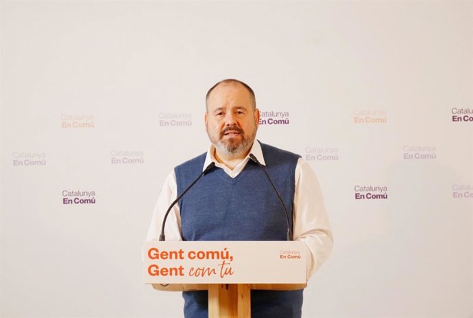 El portaveu dels comuns i diputat al Congrés, Joan Mena, en una roda premsa