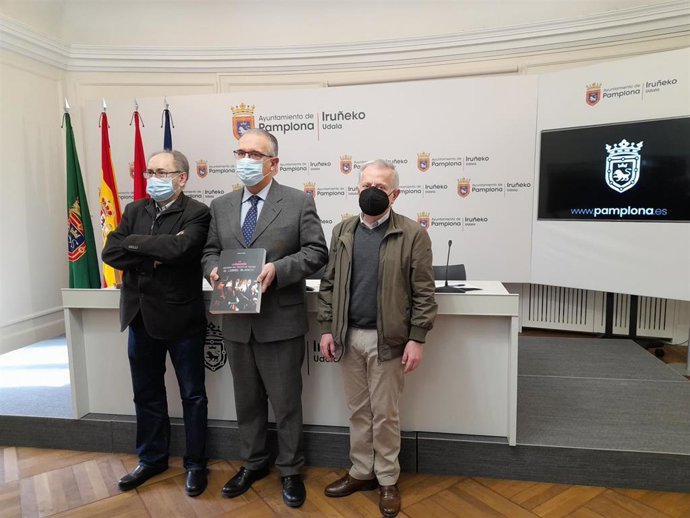 Iriarte, Maya y Celaya, antes de la rueda de prensa