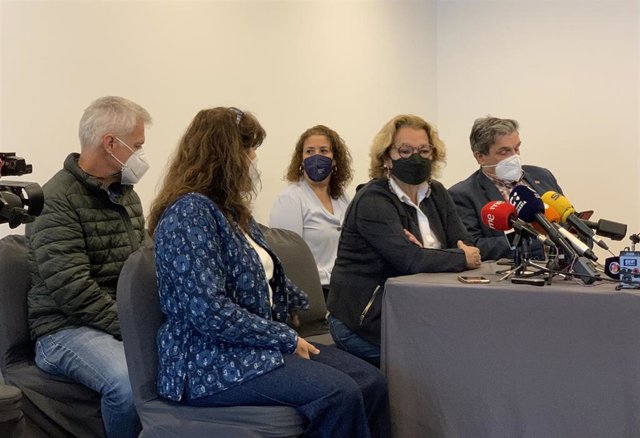 Meri Pita junto Javier Doreste y Conchi Monzón, entre otros