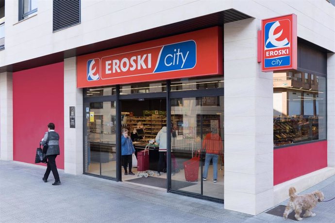 Archivo - Supermercado franquiciado de Eroski