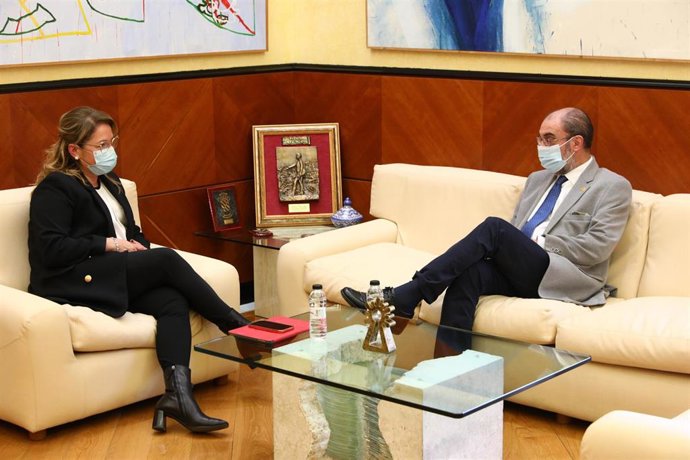 Serrano y Lambán se reúnen para acordar mecanismos conjuntos con los que organizar la llegada de refugiados.