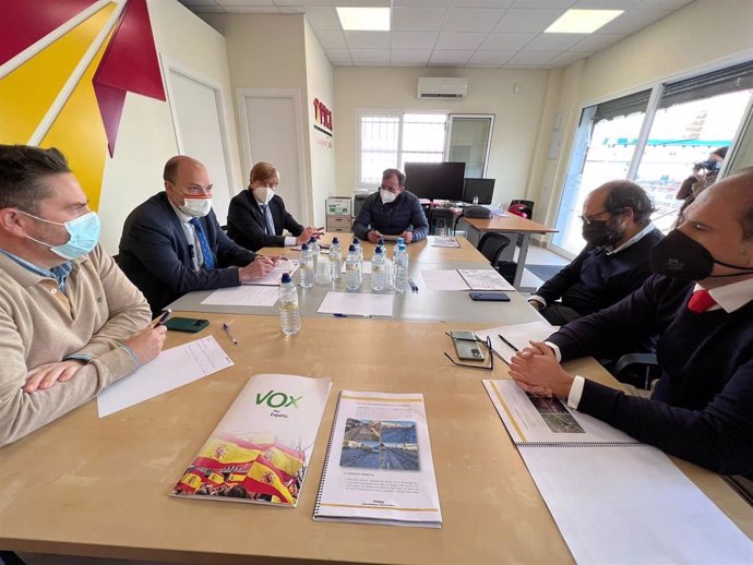 Reunión del portavoz adjunto de Vox en el Ayuntamiento de Sevilla, Gonzalo García de Polavieja, con representantes del PICA.