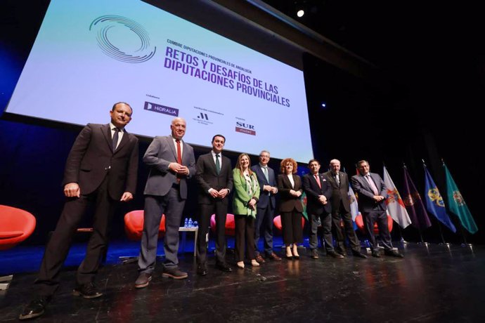 El presidente de la Diputación de Córdoba, Antonio Ruiz (segundo por la izda.), en la 'Cumbre de Diputaciones Provinciales de Andalucía: retos y desafíos'.