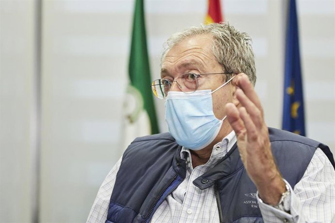 Archivo - El consejero de Transformación Económica, Industria, Conocimiento y Universidades, Rogelio Velasco, posa durante la entrevista realizada por EuropaPress, a 23 de diciembre de 2021 en Sevilla (Andalucía, España)