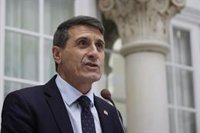 Fernández apela a la responsabilidad de transportistas y dice que es momento de "retomar la normalidad"