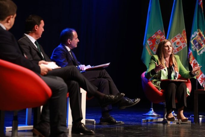 Irene García en el encuentro 'Cumbre de Diputaciones Provinciales de Andalucía'.