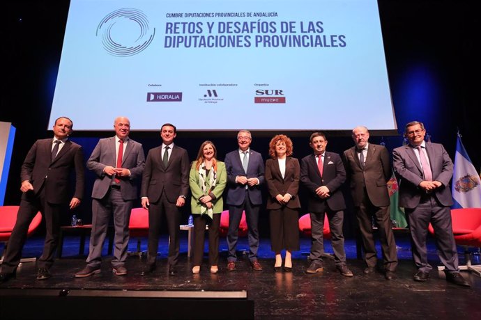 Los presidentes y presidentas de las diputaciones de Andalucía en un encuentro en Málaga capital