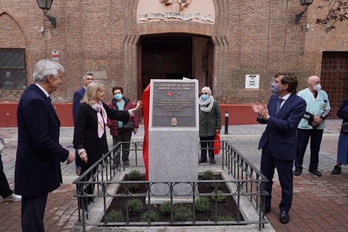 Madrid rinde homenaje a María de Villota con un monolito en Puente de Vallecas