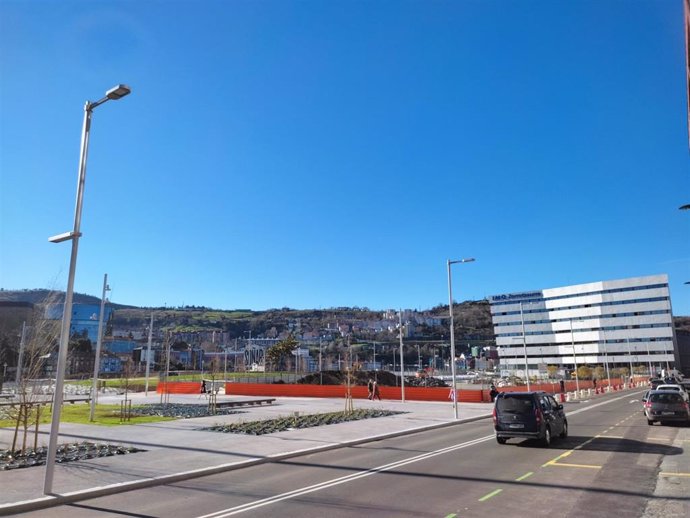 Obras de urbanización en la margen derecha del Canal de Deusto, en Bilbao