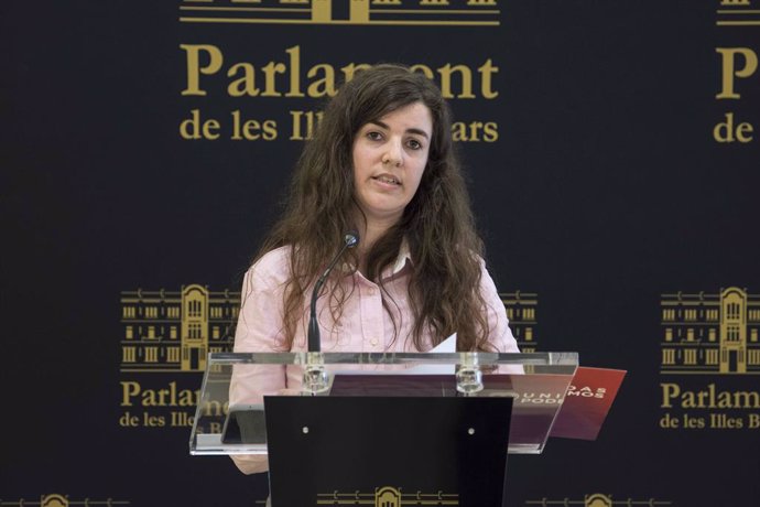 La portavoz adjunta de Unidas Podemos en el Parlament, Esperana Sans, en una rueda de prensa.