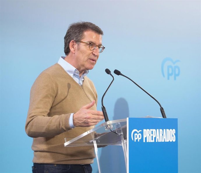 El candidato a la Presidencia del Partido Popular, Alberto Núñez Feijóo, participa en un acto del PP.