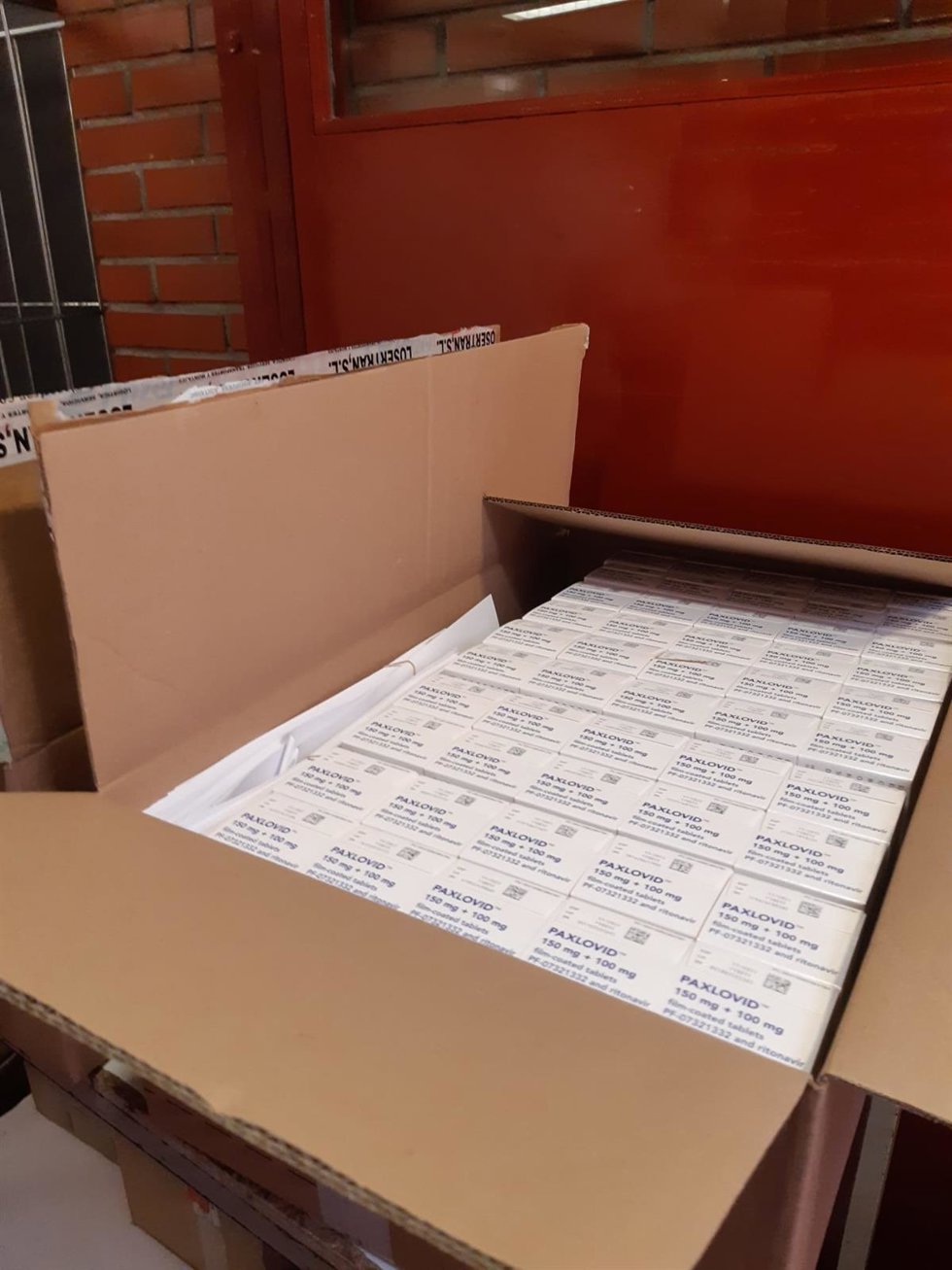 Primer envío del antiviral Paxlovid, el primer tratamiento oral contra el coronavirus autorizado por la Agencia Europea del Medicamento, a la Región de Murcia