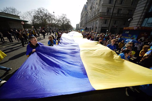 Una bandera de Ucrania en Londres, la capital de Reino Unido. 