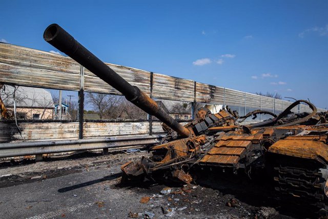 Tanque ruso destruido en la capital de Ucrania, Kiev