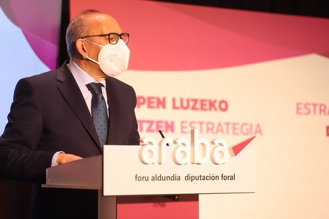 González presenta la estrategia que orientará el desarrollo de los cuidados de larga duración