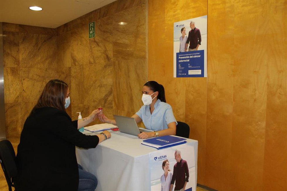 Vithas Vigo detecta un 5,2% de casos sospechosos de cáncer colorrectal tras realizar un cribado gratuito en el hospital.