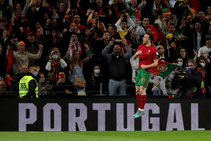 24 March 2022, Portugal, Porto: Portugal's Diogo Jota celebrates scoring his side's second goal during the 2022 FIFA World Cup Qualifiers semi final soccer match between Portugal and Turkey at the Dragao stadium. Photo: Pedro Fiuza/ZUMA Press Wire/dpa