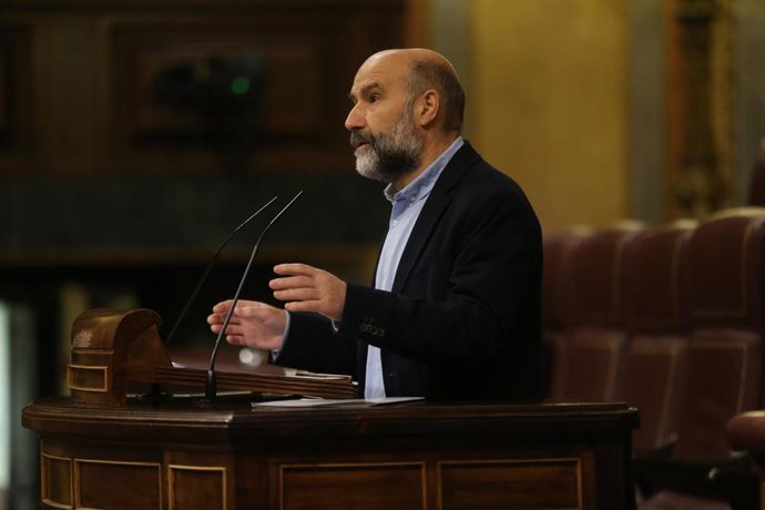 Archivo - El diputado del BNG, Néstor Rego, interviene en una sesión plenaria, en el Congreso de los Diputados