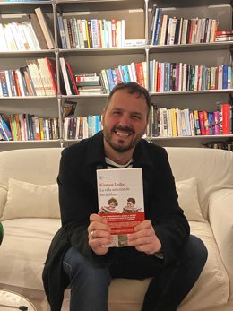 El escritor Kirmen Uribe