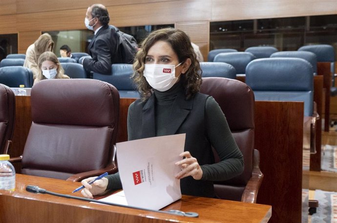 La presidenta de la Comunidad de Madrid, Isabel Díaz Ayuso, en la sesión plenaria en la Asamblea de Madrid