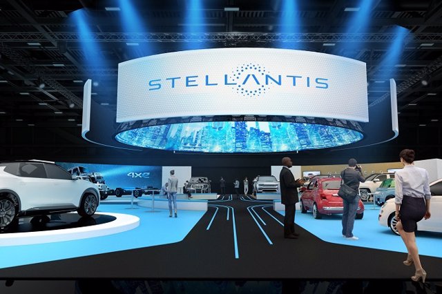 Archivo - Stand Stellantis en el CES 2022