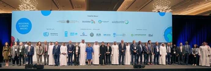 Foto de familia de los participantes en la Semana del Clima de Oriente Próximo y el Norte de África 2022
