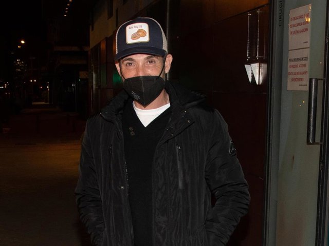 Antonio David Flores, tras visitar a su hija Rocío y a Olga Moreno en la clínica en la que se han sometido a una lipoescultura