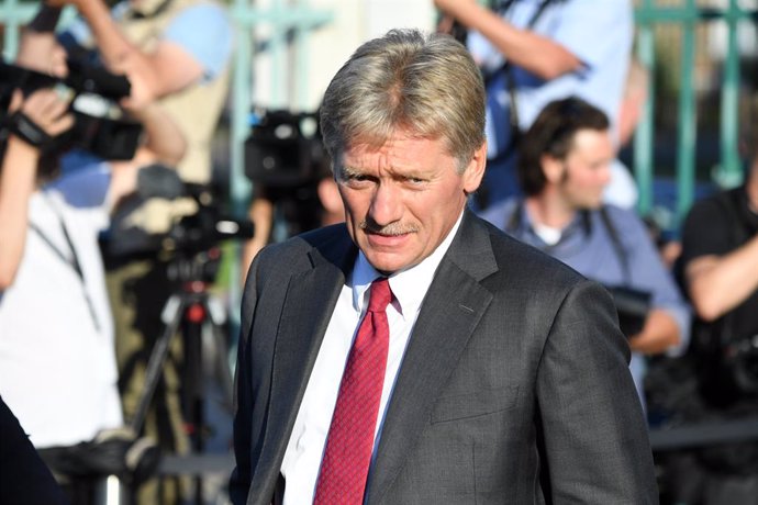 Archivo - FILED - 18 August 2018, Brandenburg, Meseberg: Dmitry Peskov, spokesman of Russian President Vladimir Putin arrives in front of the guesthouse of the Federal Government. Peskov informed state media on Tuesday that he had contracted the novel c