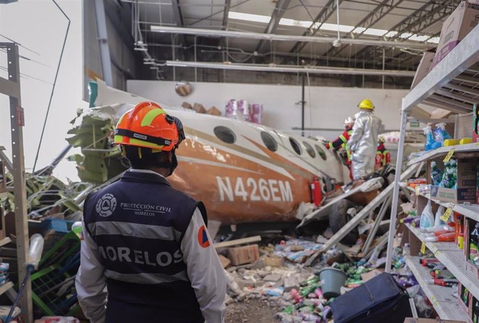 Una avioneta se estrella contra un supermercado en el estaod mexicano de Morelos