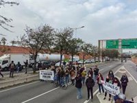 Els sindicats educatius en vaga tallen les rondes de Barcelona, la Gran Via i la Meridiana