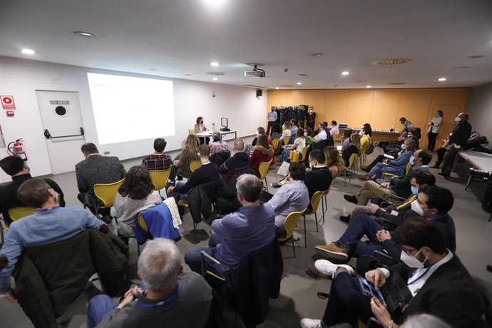 Archivo - La consejera Maeztu en un instante de la segunda fase del proyecto 'Retos'