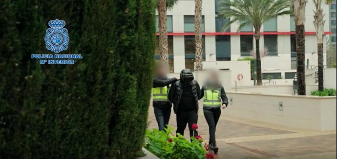 Uno de los detenidos en la operación