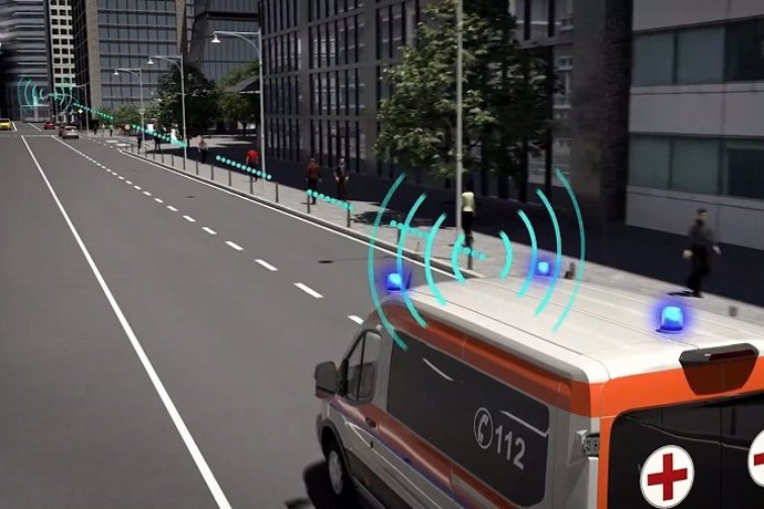 Ford prueba una tecnología de semáforos conectados que facilita el paso a los vehículos de emergencia