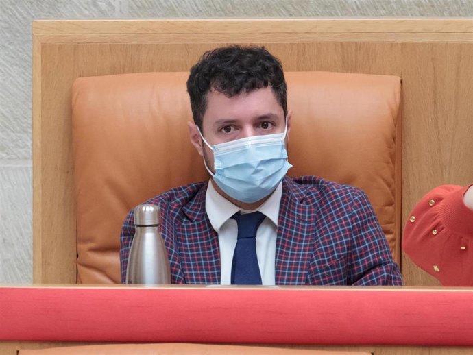 Archivo - El portavoz del Grupo Parlamentario Socialista, Raúl Díaz, en la Cámara riojana