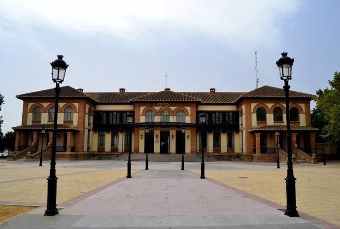 Archivo - Fachada del Ayuntamiento de Campillos (Málaga)