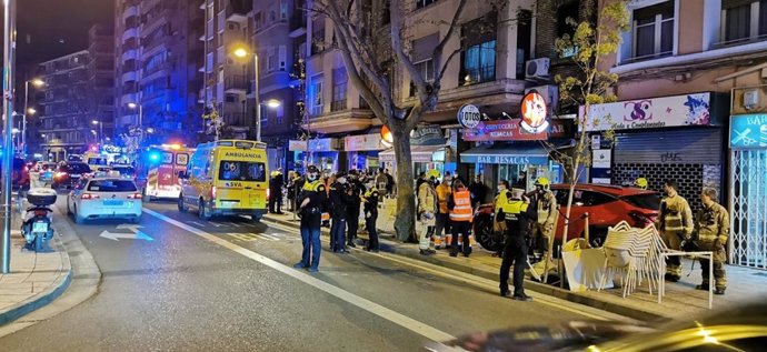 Cuatro personas resultan heridas tras ser arrolladas, cuando estaban en un velador, por un conductor ebrio, en Zaragoza.