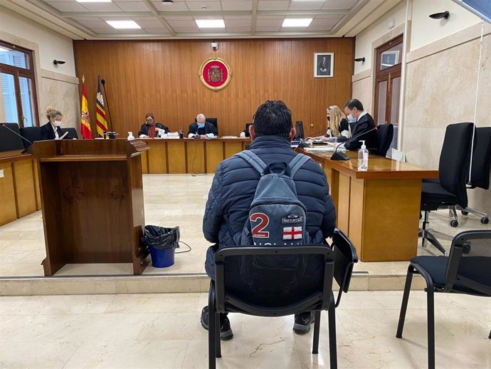 Juicio al hombre de 62 años acusado de abusar sexualmente de su nieto.