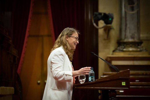 Archivo - La diputada de ERC Meritxell Serret en el pleno del Parlament.