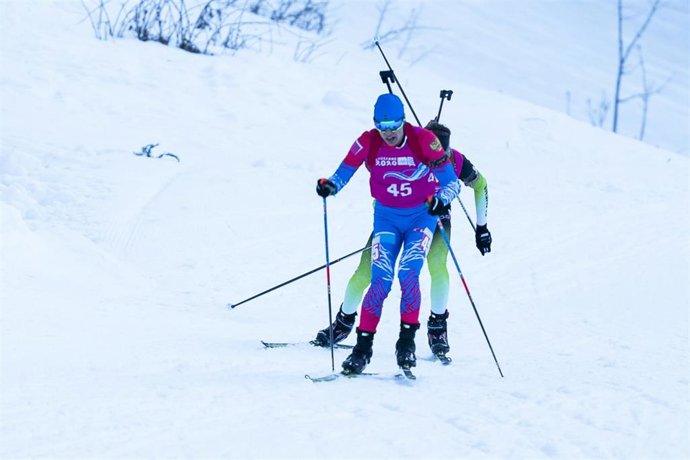 Archivo - El deportista ruso Oleg Domichek, en primer lugar en la prueba de 12,5 km de biatlón en los Juegos Olímpicos de la Juventud de Lausana 2020.