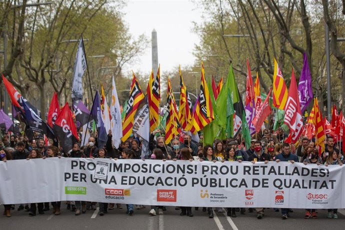 Manifestación de los sindicatos docentes catalanes en Barcelona en el cuarto día de huelga