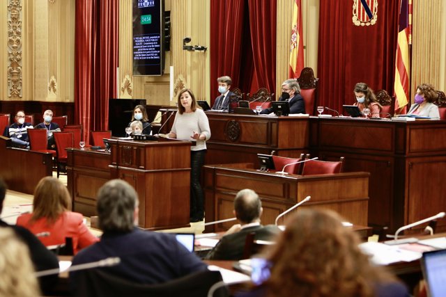 La presidenta del Govern, Francina Armengol, en el Parlament