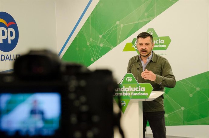 El vicesecretario general del PP-A, Toni Martín, en rueda de prensa.