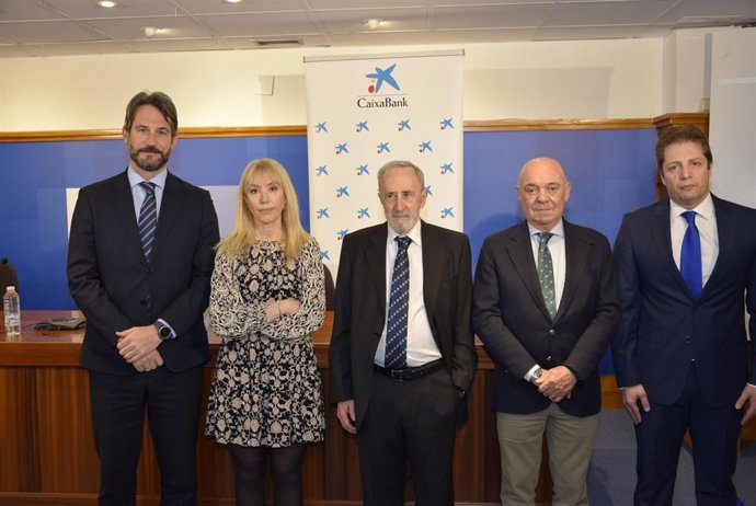 Las oportunidades y riesgos económicos, a debate en una jornada organizada por la FER y CaixaBank