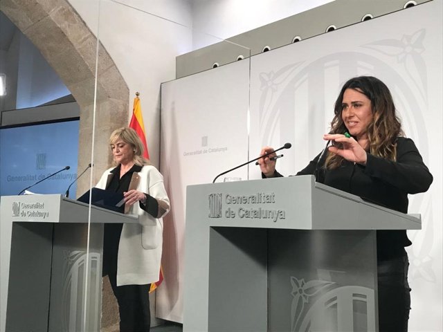 La portaveu del Govern, Patrícia Plaja, amb la consellera de Drets Socials de la Generalitat, Violant Cervera, en la roda de premsa