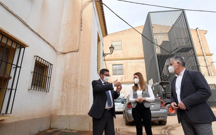 El presidente de la Diputación de Granada, José Entrena, en una visita a Jayena.