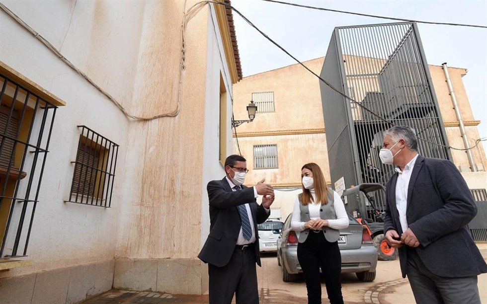 El presidente de la Diputación de Granada, José Entrena, en una visita a Jayena.