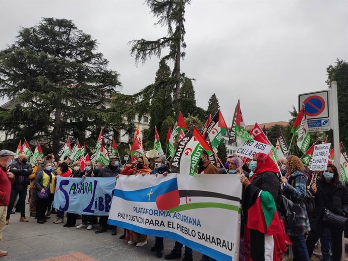 Concentración de la plataforma asturiana 'Paz y justicia para el pueblo saharaui' en Oviedo.