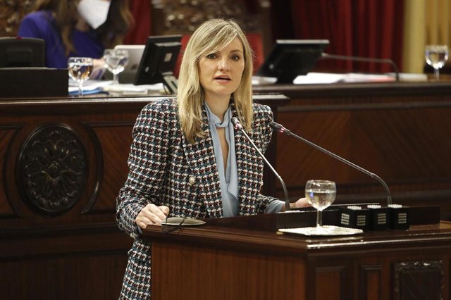 Archivo - La diputada y portavoz de Ciudadanos en el Parlament balear, Patricia Guasp, interviene en una sesión plenaria. 