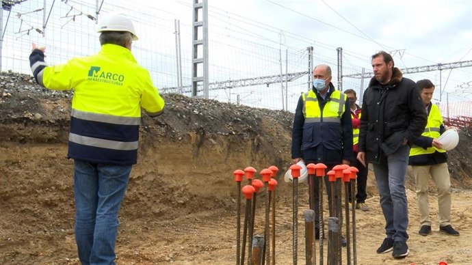 El alcalde de Valladolid, Óscar Puente, junto a Antonio Gato, en las obras de los pasos subterráneos de Panaderos y Labradores.