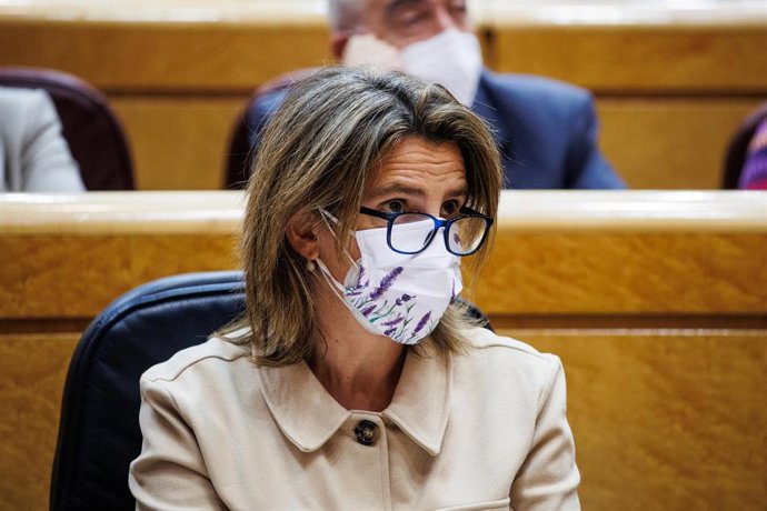 Archivo - La vicepresidenta tercera y ministra para la Transición Ecológica y el Reto Demográfico (MITECO), Teresa Ribera, en un pleno en el Senado, a 15 de febrero de 2022, en Madrid (España). El presidente del Gobierno ha vuelto a una sesión de contro